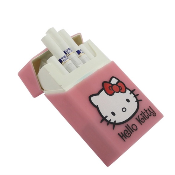 ONE LEFT!! Hello kitty cigarette case - Picture 1 of 6